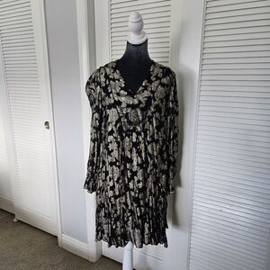 Anthropologie black and metallic gold long sleeve shift dress. Size S
